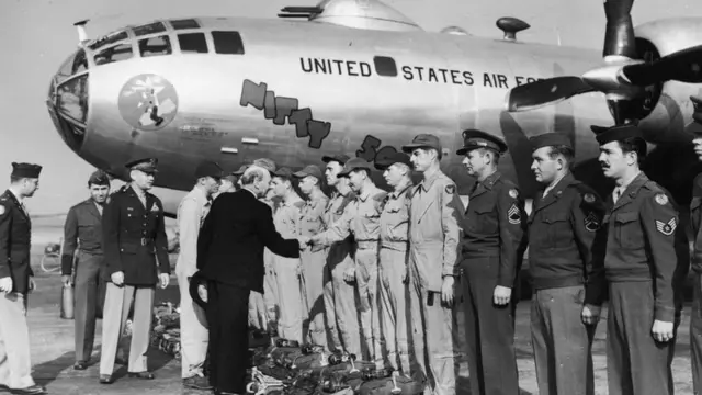 PM Clement Attlee meet the bomber crew