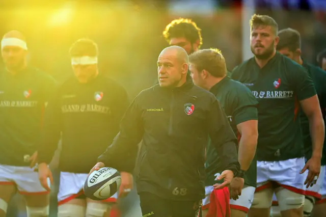 Richard Cockerill with the Leicester Tigers squad