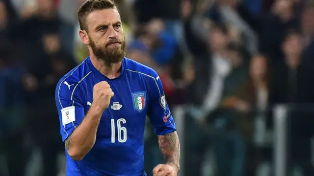 Daniele De Rossi celebrates