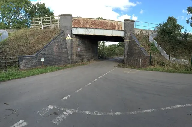 Railway bridge at Blunts Green