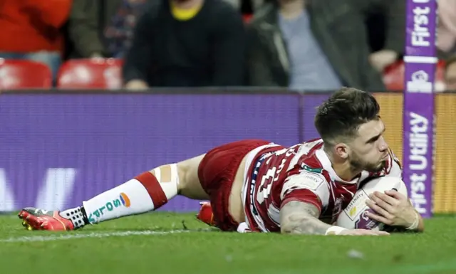 Oliver Gildart try