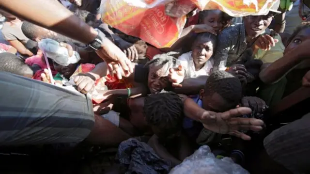 People try to get food at a shelter in Les Cayes, Haiti. Photo: 7 October 2016