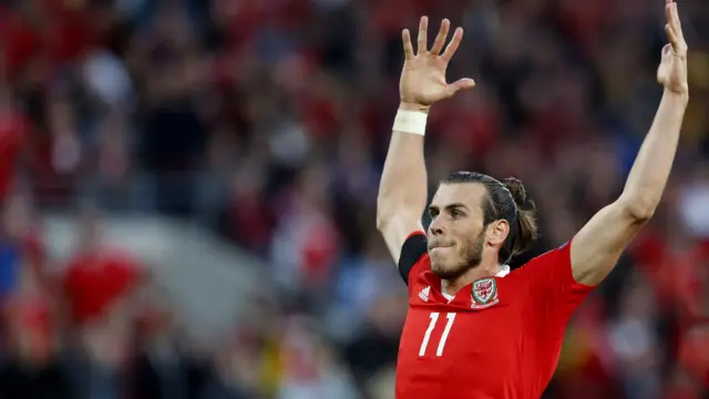 Gareth Bale encourages supporters