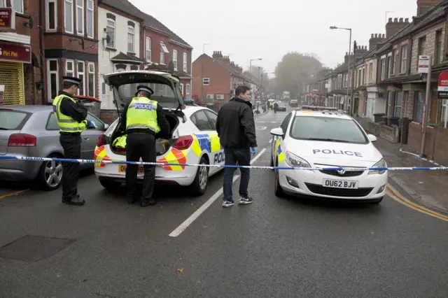 police on the scene of Luton shooting