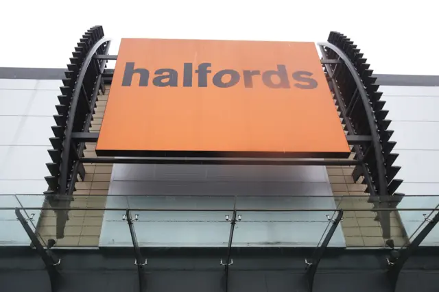 Halfords sign