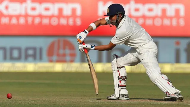 Gautam Gambhir bats