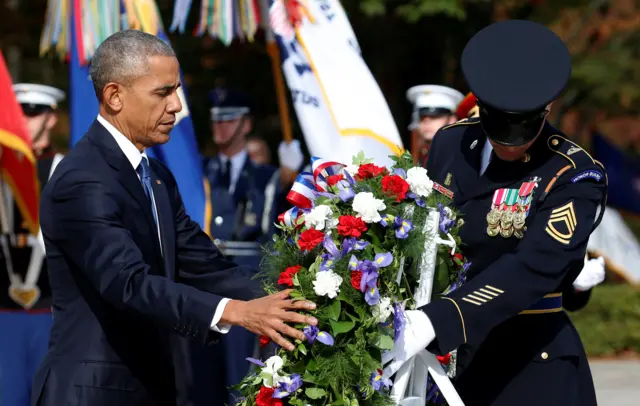Obama lays a wreath at the Tomb of the Unknown Soldier