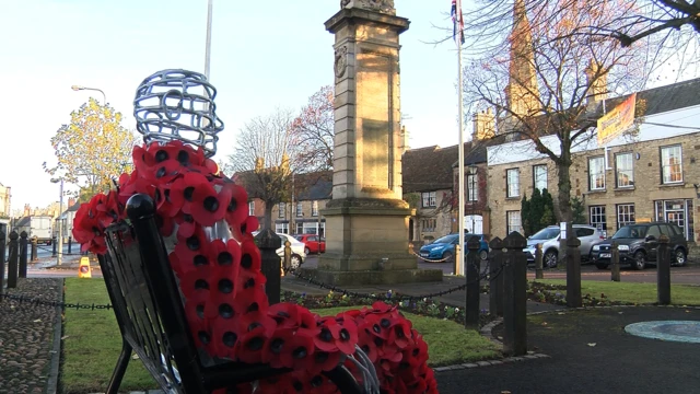 A poppy-covered sculpture has been unveiled near the cenotaph in Higham Ferrers.