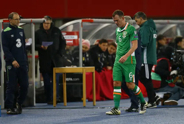 Glenn Whelan walks off dejected