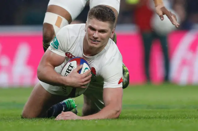 Owen Farrell scores