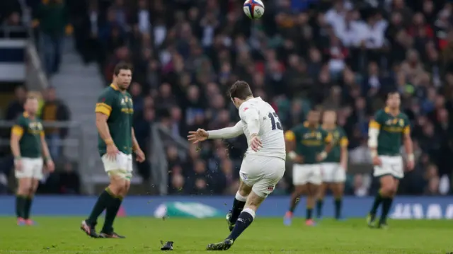 Elliot Daly kicks a penalty