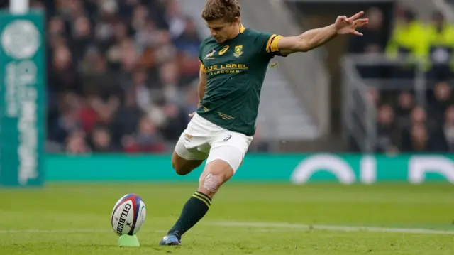 Patrick Lambie kicks a penalty