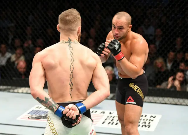 Conor McGregor taunts Eddie Alvarez