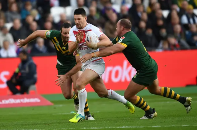 Gareth Widdop runs with the ball