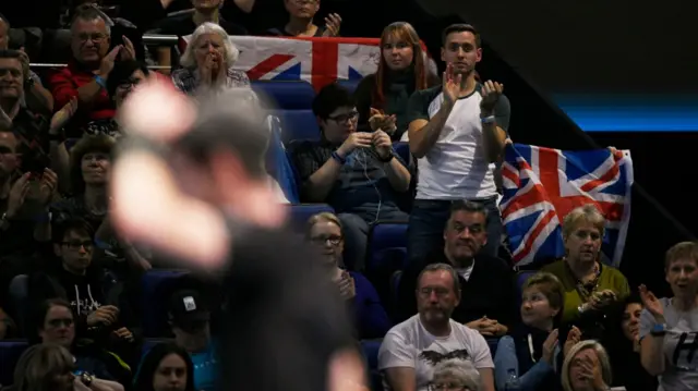 Andy Murray fans applaud