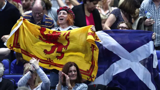 Andy Murray fans celebrate