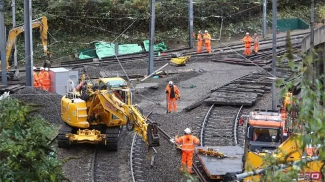 Recovery scene of Croydon tram crash