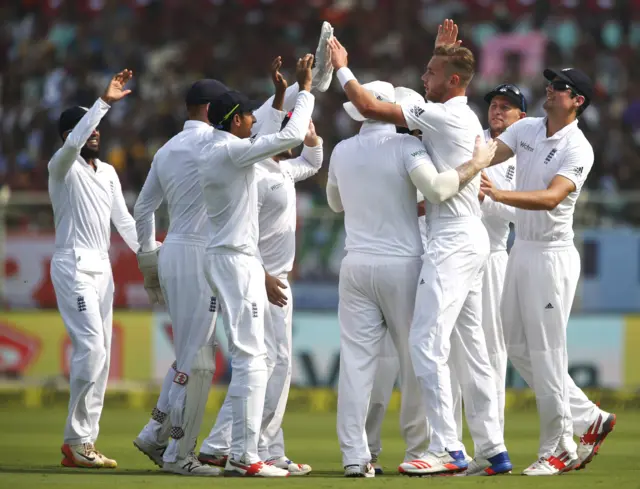 Broad celebrates the dismissal of Rahul