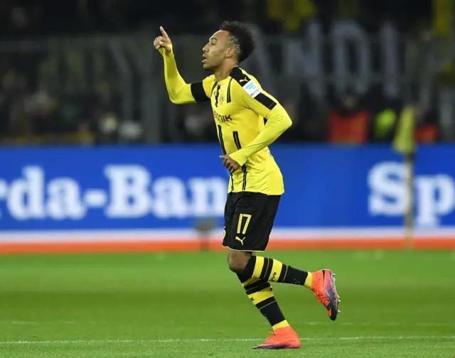 Pierre-Emerick Aubameyang celebrates