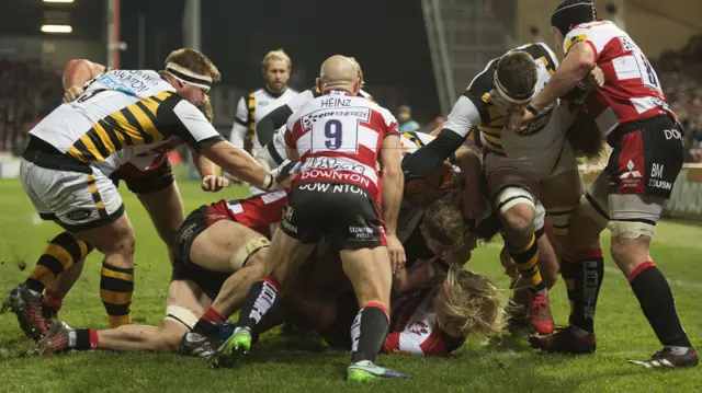 Gloucester try for Richard Hibbard