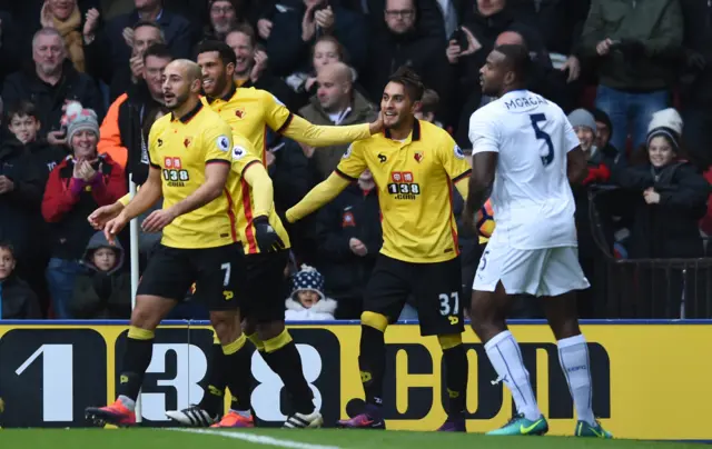 Roberto Pereyra celebrates