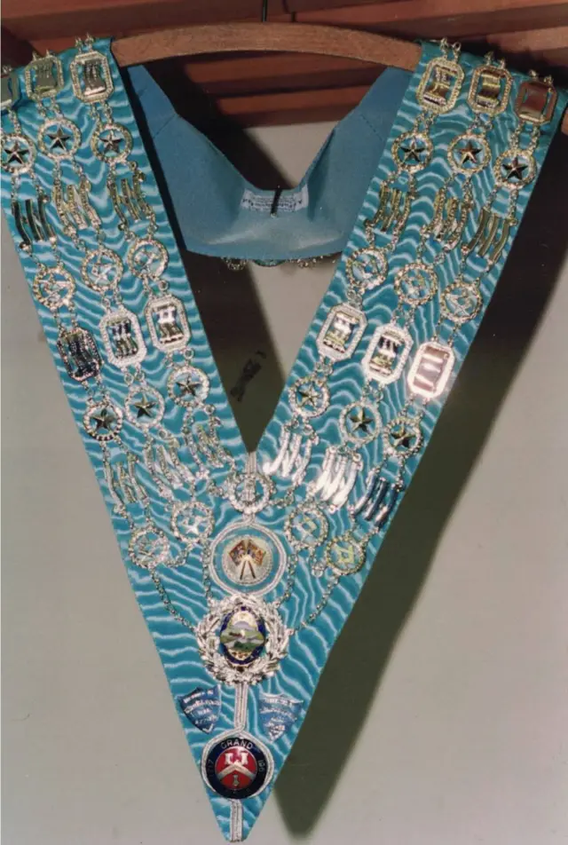 Masonic collar