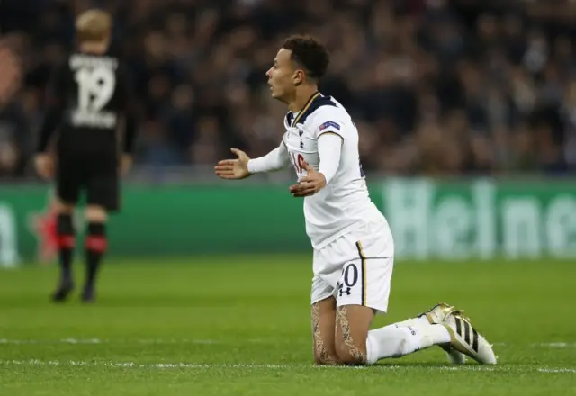 Dele Alli appeals for a penalty