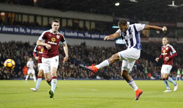 Salomon Rondon shoots