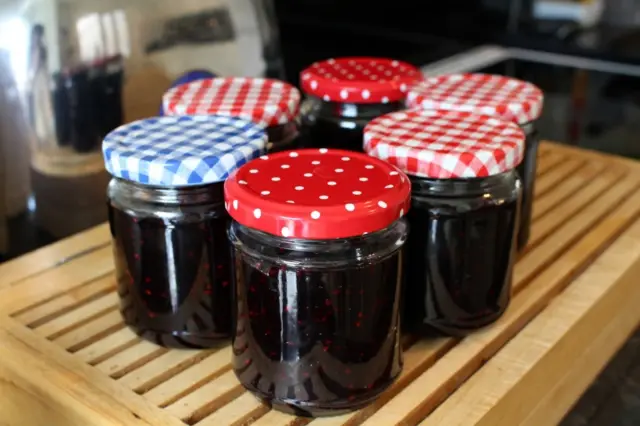 Jam jars