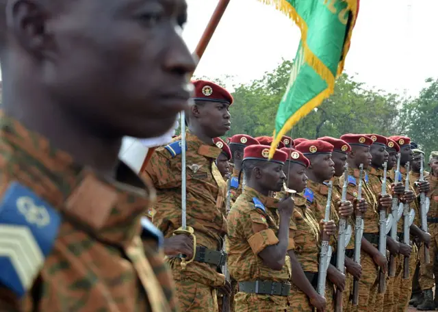 burkina soldiers