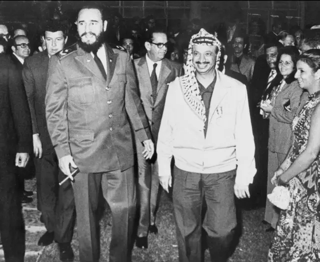 Castro (L) with Yasser Arafat