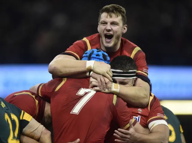 Dan Biggar celebreates