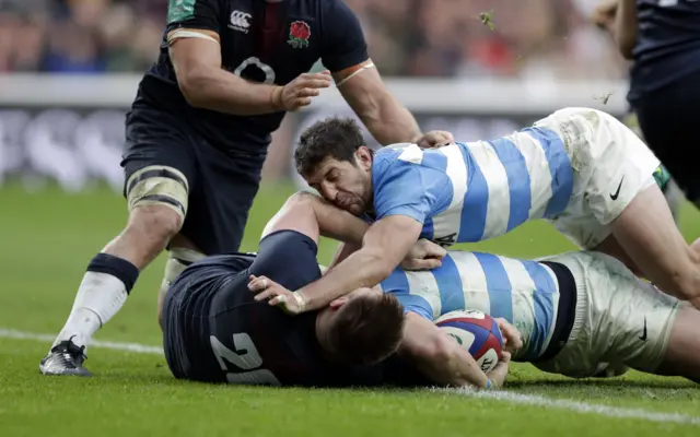 Facundo Isa scores a try