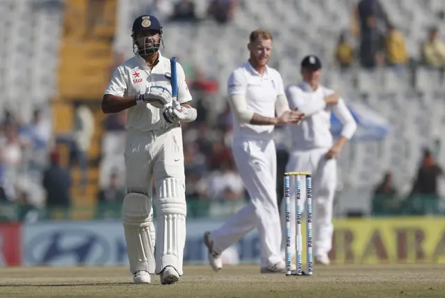 Murali Vijay walks off