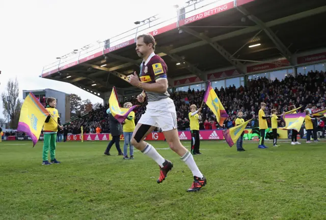 Nick Evans leads Harlequins out