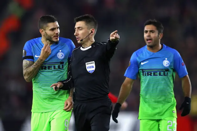 Mauro Icardi of Internazionale speaks to the referee during the UEFA Europa League Group K match between Southampton FC and FC Internazionale Milano at St Mary"s Stadium on November 3, 2016 in Southampton, England