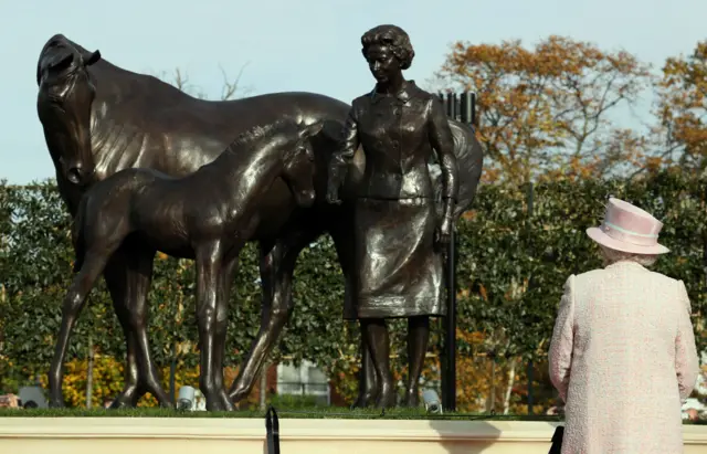 The Queen by her statue