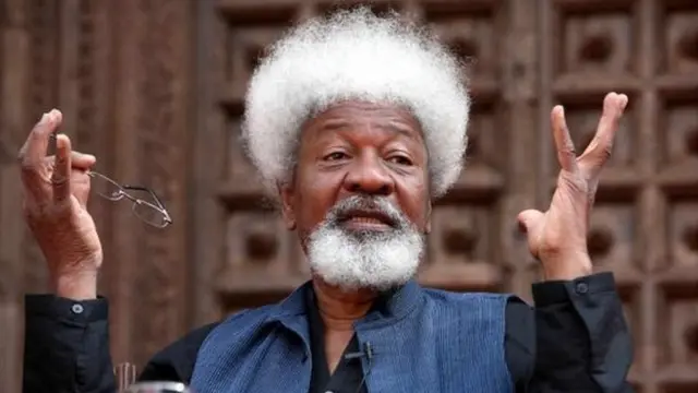 Nigerian Nobel laureate Wole Soyinka (right) at Jaipur Literature Festival 2010