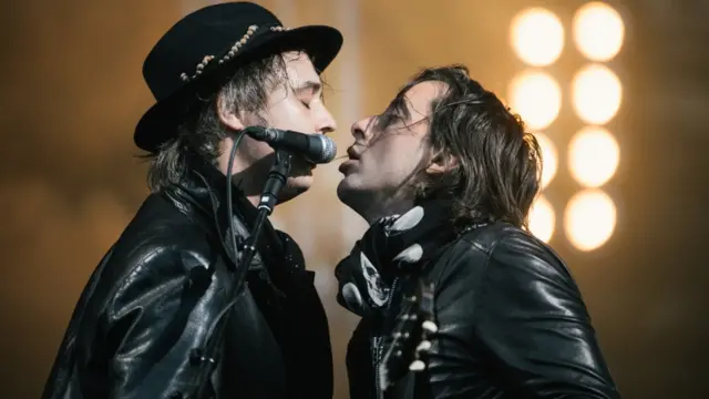 Carl Barat (right) & Pete Doherty