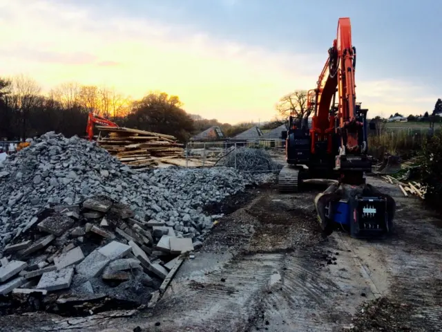 Dartington Primary School being demolished