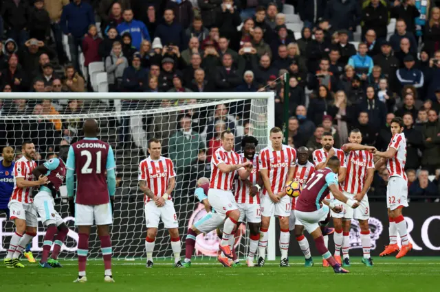 Payet's free kick goes over the bar