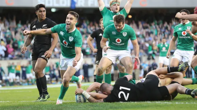 Ireland's Conor Murray celebrates Robbie Henshaw's try