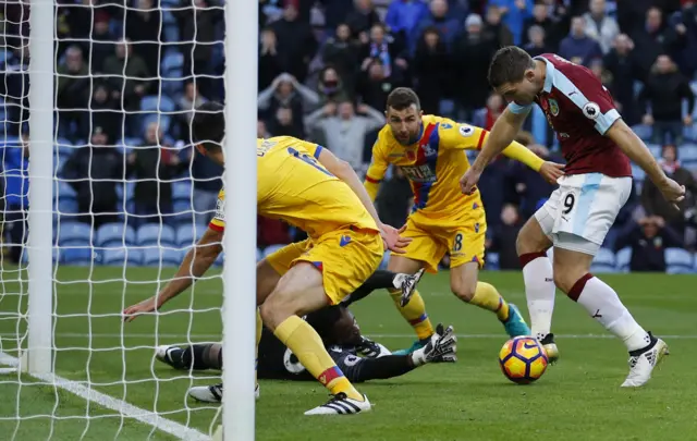 Sam Vokes scores for Burnley