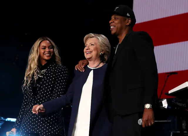 Clinton with entertainers