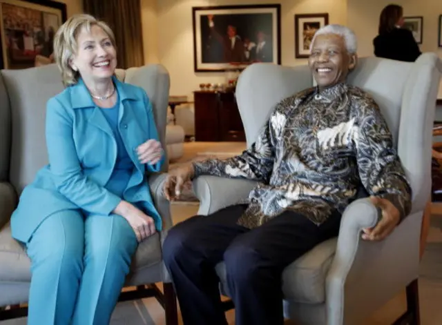 Former South African President, Nelson Mandela (R) sits beside US Secretary of State Hillary Rodham Clinton (L) during a meeting in Johannesburg on August 7, 2009