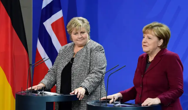 Norway's Prime Minister Erna Solberg (L) and German Chancellor Angela Merkel give a news conference following talks in Berlin, 8 November