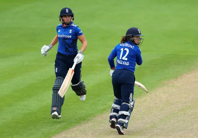 Lauren Winfield and Tammy Beaumont