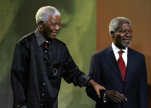 Former United Nations secretary general Kofi Annan (R) stands next to Nelson Mandela at the fifth annual Mandela Lecture in Johannesburg, 22 July 2007.