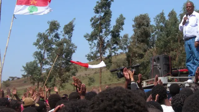 Merera Gudina addressing a crowd in Ethiopia