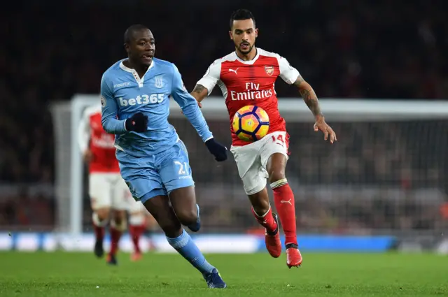 Gianelli Imbula challenges Theo Walcott